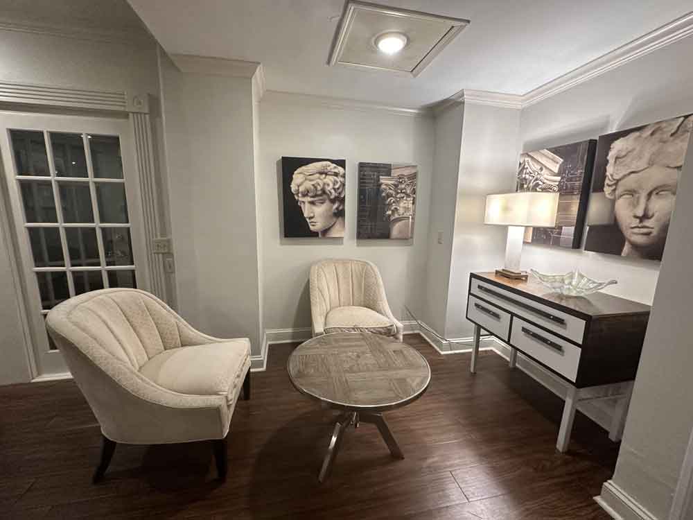 Photo of a meeting space at the Old Capitol Inn