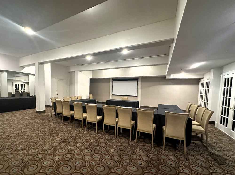 Photo of a meeting space at the Old Capitol Inn