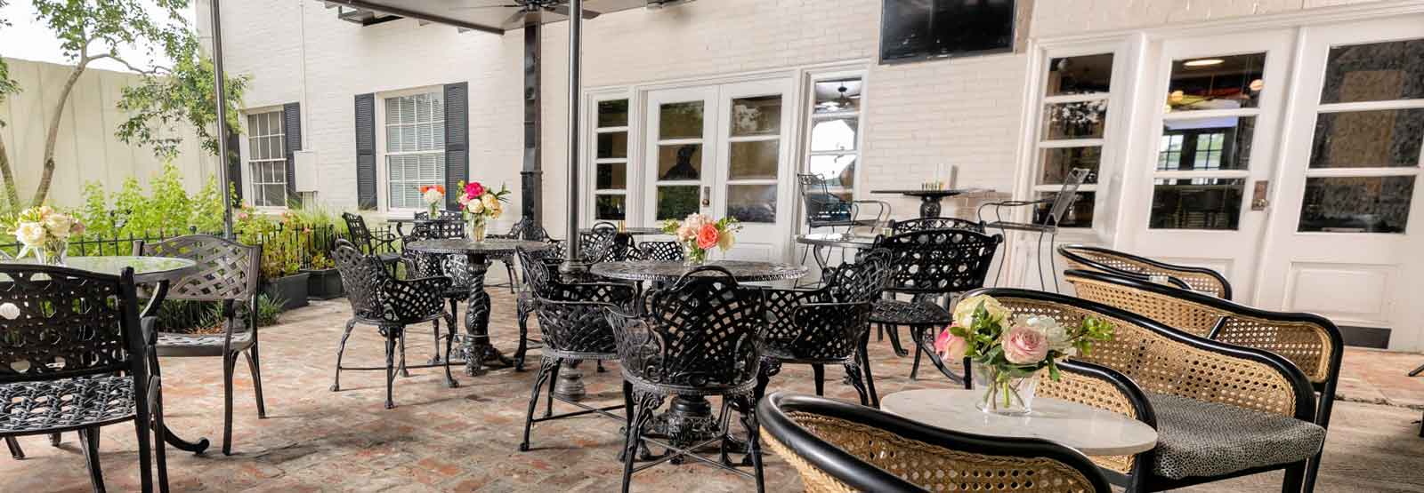 Photo of the covered patio at the Old Capitol Inn Sunroom Café and Bar